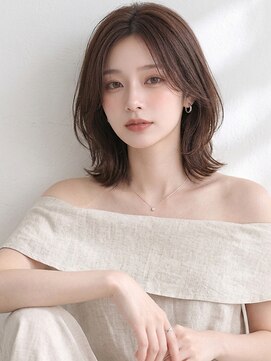 リリアーナ(LILIANA) 池袋 ミルクベージュ ミディアムレイヤー 外ハネ モカベージュ