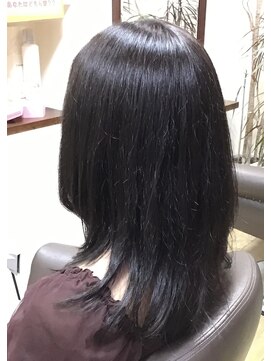 エム クゥール m.coeur フェミニンセミロングスタイル