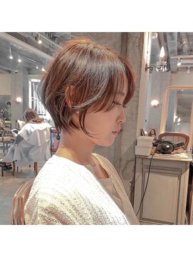 髪質改善と縮毛矯正の専門店 サンティエ(scintiller) 大人綺麗な小顔襟足スッキリショートボブ 30代40代50代