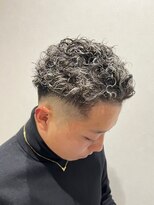 ベルクロー バイ アリープ(Bel.crow by ALEAP)&nbsp;波巻きパーマ/グレーベージュ/ブリーチデザイン/ニュアンス