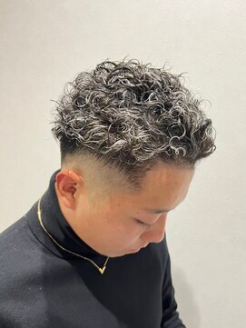 ベルクロー バイ アリープ(Bel.crow by ALEAP) 波巻きパーマ/グレーベージュ/ブリーチデザイン/ニュアンス