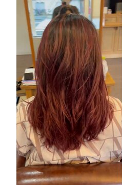 リープリング(Liebling) 立体感と輝きのレッドカラー