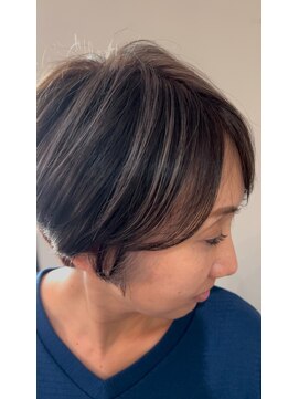 ドクターズサロン レラパール 小顔レイヤー/すっきりヘア/ショートボブ/白髪ぼかし/ハイライト