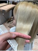 ホワイトブロンド×ハイトーン×艶髪×縮毛矯正