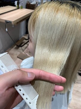 ビアンコ カーロ 戸越公園店(Bianco caro) ホワイトブロンド×ハイトーン×艶髪×縮毛矯正