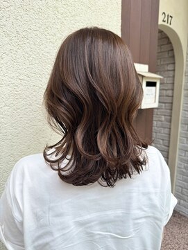 エルサフィロ ヨドヤバシ(el zafiro yodoyabashi) ベージュカラー/外ハネミディアム/20代30代40代50代60代