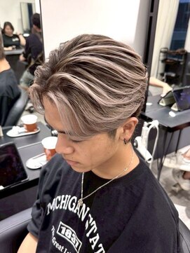 シエラ 心斎橋(CIERA.) スパイキーショートスパイラルパーマスキンフェードセンター分け