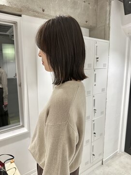 ヨーク(YOKE) YOKE 切りっぱなしボブ外ハネボブ大人ボブアッシュベージュ艶髪