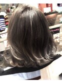 外国人風ボブ ハイライトグラデーション グレージュ　外ハネ