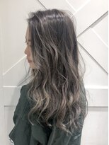 ハウス(HAUS.)&nbsp;バレイヤージュ　×　外国人風グレーアッシュ