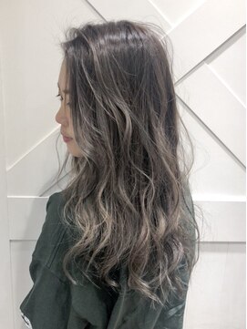 ハウス(HAUS.) バレイヤージュ　×　外国人風グレーアッシュ