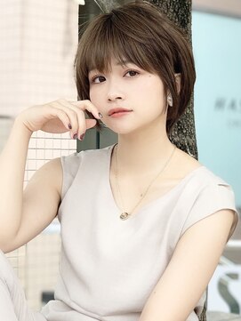 アンド ストーリーズ(&STORIES) 耳かけ/ショートボブ/フォギーベージュ/ウェーブパーマ【江角】