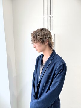 ミュー(Mu) パーマスタイルにミルクティーベージュ