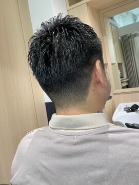 リバティシェアバーバー 銀座2nd(LIBERTY SHARE BARBER) スキンフェードコテパーマ濡れパンマッシュパーマ[銀座<理容室>]