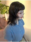 黒髪ウルフパーマ　オン眉　ミディアム　ニュアンスパーマ