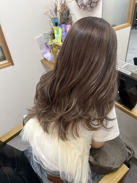 トゥリル(trueal) 透明感グレージュ