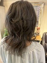 ヘアーデザイン シュシュ(hair design Chou Chou by Yone)&nbsp;白髪ぼかしハイライト/コテ巻きパーマ/ウルフ/30代/40代/50代
