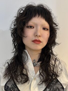 ナループロアツム(Nalu pu loa Tsum) マレットヘアウルフパーマミディアムレイヤーグランジ