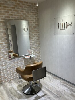 ヘアーデザイン ビビッドリンク(HAIR DESIGN VIVID link)の写真/ひとりのスタイリストがシャンプーから仕上げまで担当します！丁寧な対応と仕上がりに大満足♪