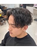 センターパートツイストスパイラルパーマ刈り上げメンズパーマ