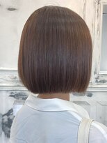 カムジーヘッドカミノウラ(COMEGHEAD KAMINOURA)&nbsp;上乃裏ショートボブくびれショートイルミナカラー顔周りレイヤー