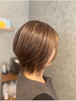 髪にも頭皮にも優しい薬剤を使用し、気になる白髪もしっかりカバー♪髪を労わりながらオシャレを楽しめる◎