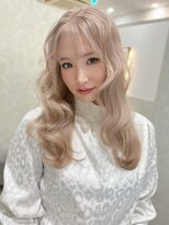 ヴィヴィッド オモテサンドウ(ViViD omotesando)&nbsp;エンドカラー ホワイトブロンド ケアブリーチ ミニボブ 美髪
