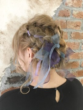 イロ(Ilo) リボンアレンジ〈イベントヘア〉