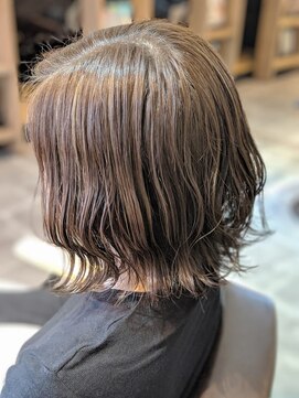 ナンバー イル デュッカ 札幌(N° il duca) ブリーチカラーハイライトボブ