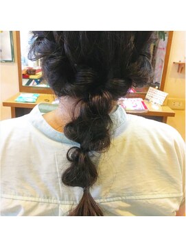 キキ 美容室(KIKI) 編み降ろしアレンジ★