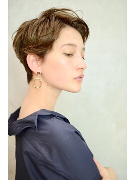 ベック ヘアサロン(BEKKU hair salon) 明るめアッシュブラウンで魅せる、柔らかアップパングショート