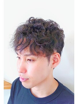 リネアロッサ ツーブロック強パーマ