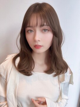 ユーフォリア 青山(Euphoria) ツヤ髪透明感グレージュカラー外ハネミディレイヤー