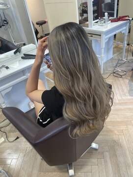 ルイマダーナ 栄店(LOUIMADNA) 【ブリーチデザイン】シャドールーツミルクティーベージュ@白金