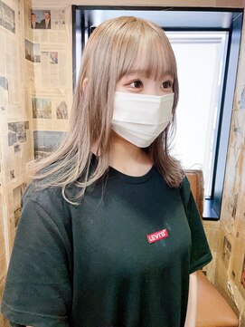 シック(Chic) ミルクティーアッシュハイトーンカラー斜めバングうる艶髪