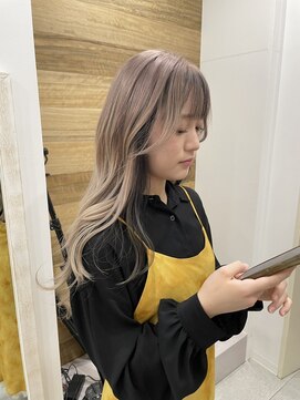 ジゼル(gisele) シアーベージュ×ブラック