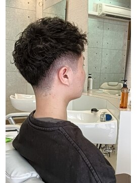 ブリーズ(Breeze) ナチュラルルーズショート束感短髪黒髪20代30代テーパーフェード