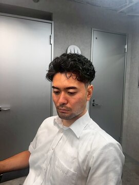 デン 仙台店(DEN) フェザーパーマ/スパイキーショート[榴岡/メンズ/理容室]