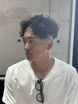 メッツ 原宿(METS) MEN'S/ニュアンスパーマ×センターパート/短髪/フェード