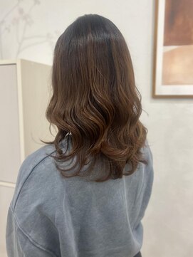 ローブ(L’AUBE) レイヤーカットコテ巻き風ゆるふわパーマ岡崎