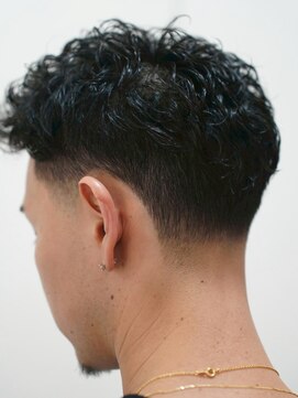 メリケンバーバーショップ コウベ(MERICAN BARBERSHOP KOBE) メンズバーバースタイルテーパーフェードb