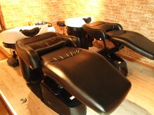 ヘア クリエイション ヴィレ クール(Hair Creation Vrai Coeur)の雰囲気（フルフラットのシャンプー台で、極上のリラックスタイムを…♪）