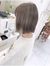 ネオリーブカフ 鶴ヶ峰店(Neolive caff) さりげなハイライト×切りっぱなしボブ×オリーブベージュ