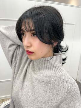 シーン(seen) 【くびれヘア×ブルーブラック】小顔カット　グレージュカラー