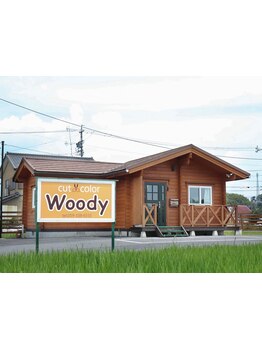 【Woody】でちょっとした旅行気分を♪オーナーのこだわりが詰まったログハウスで木の温もりを体感!!