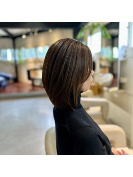 ベイス デザイン(Base Design) 肩上ボブレイヤースタイル