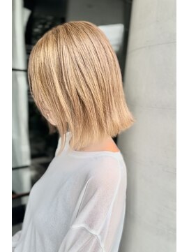 サーカス(circus) ハイトーンボブ/ベージュ/切りっぱなしボブ