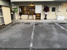 浮世床の雰囲気（店舗前駐車場2台あります。）
