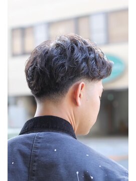 キングスマントーキョー 多摩センター2nd(KINGSMAN TOKYO) パーマ×テーパーフェード