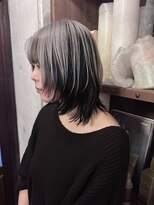 スリービー 首里 真嘉比(THREE BEE)&nbsp;ウルフカット×アンブレラカラー